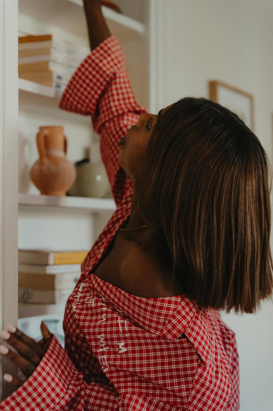 Perruque Laure bob brun chocolat en cheveux 100 % naturels – vue 2