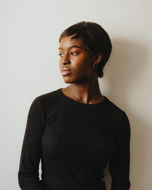 Perruque Ruth pixie brun foncé en cheveux 100 % naturels – vue 2