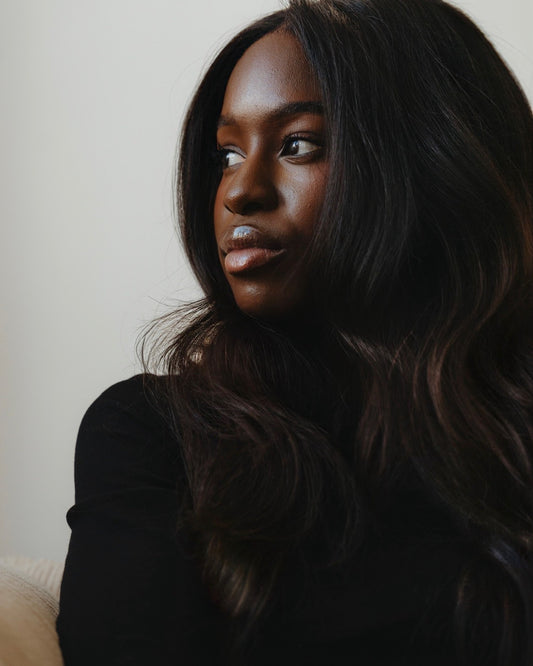 Perruque Inès brune sun-kissed en cheveux 100 % naturels – vue 2